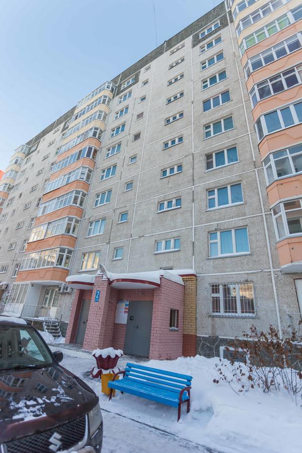 Apartment on Permyakova 76 Tyumen Bagian luar foto